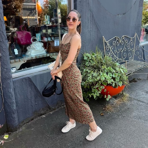 Meet your Posher, Alyssa - Picture 2 of 8